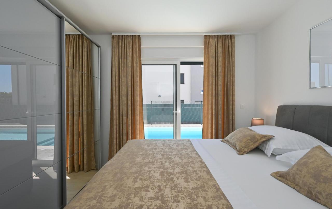 טרוגיר Luxury Apartment Maravic With Private Pool מראה חיצוני תמונה